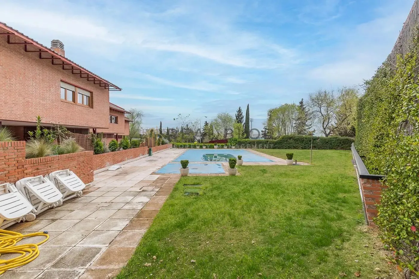 Chalet adosado en Mirasierra · foto 1 de 61